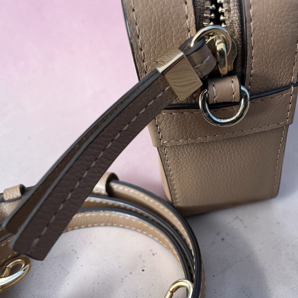 Henri Bendel Pebbled Leather Camera Crossbody Bag Beige Neutral Gold Hardware - Picture 6 of 12